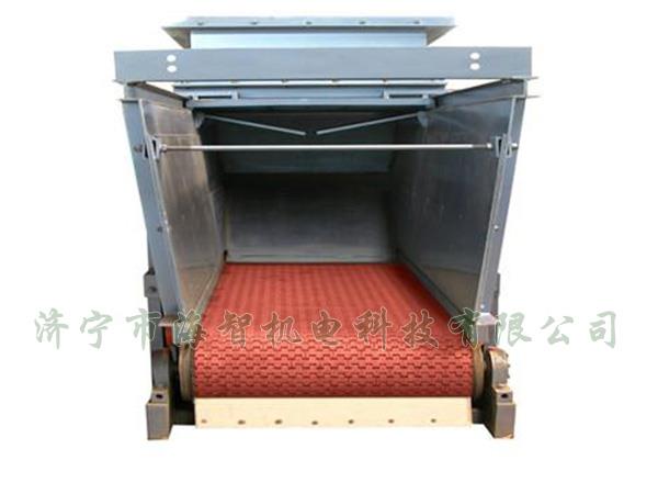 防腐蝕帶式（甲帶）給料機采用了防打滑膠帶，防止在物料輸送過程中造成撒料后果